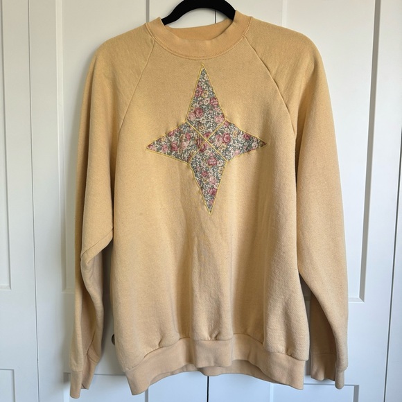Vintage Tops - Vintage Quilted Pale Yellow Sweatshirt